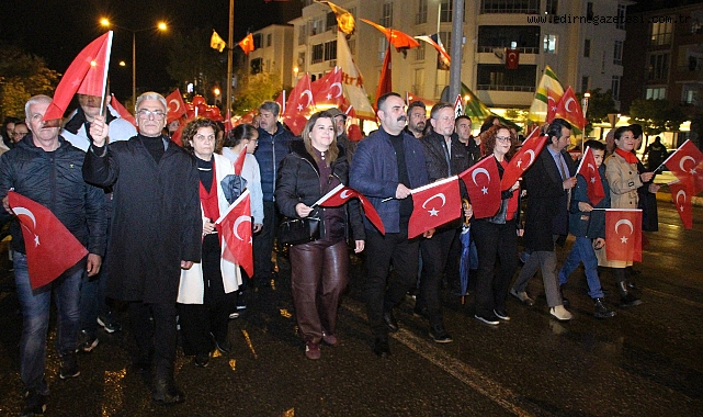Uzunköprü’de Yağmura Rağmen Cumhuriyet Coşkusu