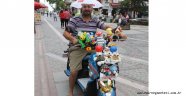 Motoruyla dikkat çekiyor