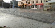 Anıt her sabah temizleniyor