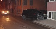 Az kalsın eve giriyordu