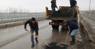 Bozulan yollar onarılıyor