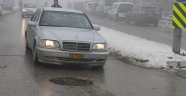 Derin çukur sürücülere tehlike yaratıyor