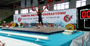 Dikmen, halterde gelecek vaat ediyor