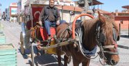 Faytoncular turist bekliyor