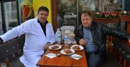 Galibiyeti tatlı yiyerek kutladılar