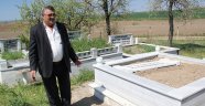 Hırsızın gözü mezarda