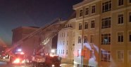 Okulun çatısı yandı