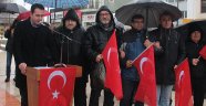 Sağanağa rağmen protesto
